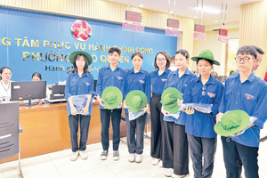 Thanh niên tình nguyện hỗ trợ chính quyền địa phương 2 cấp