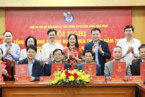 Các đơn vị trong cụm ký giao ước thi đua năm 2026.