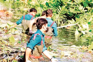 Chiến sĩ dân quân tự vệ hướng về cộng đồng