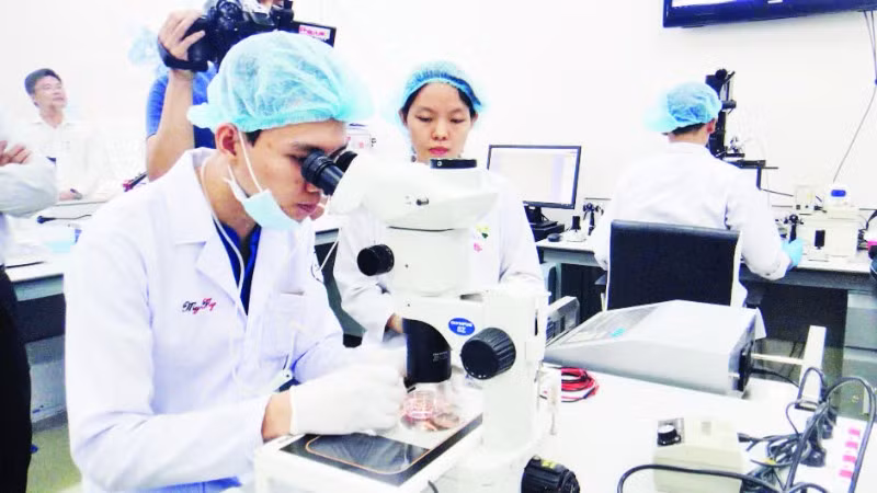 Hoạt động nghiên cứu khoa học và công nghệ tại Đại học Quốc gia Thành phố Hồ Chí Minh.