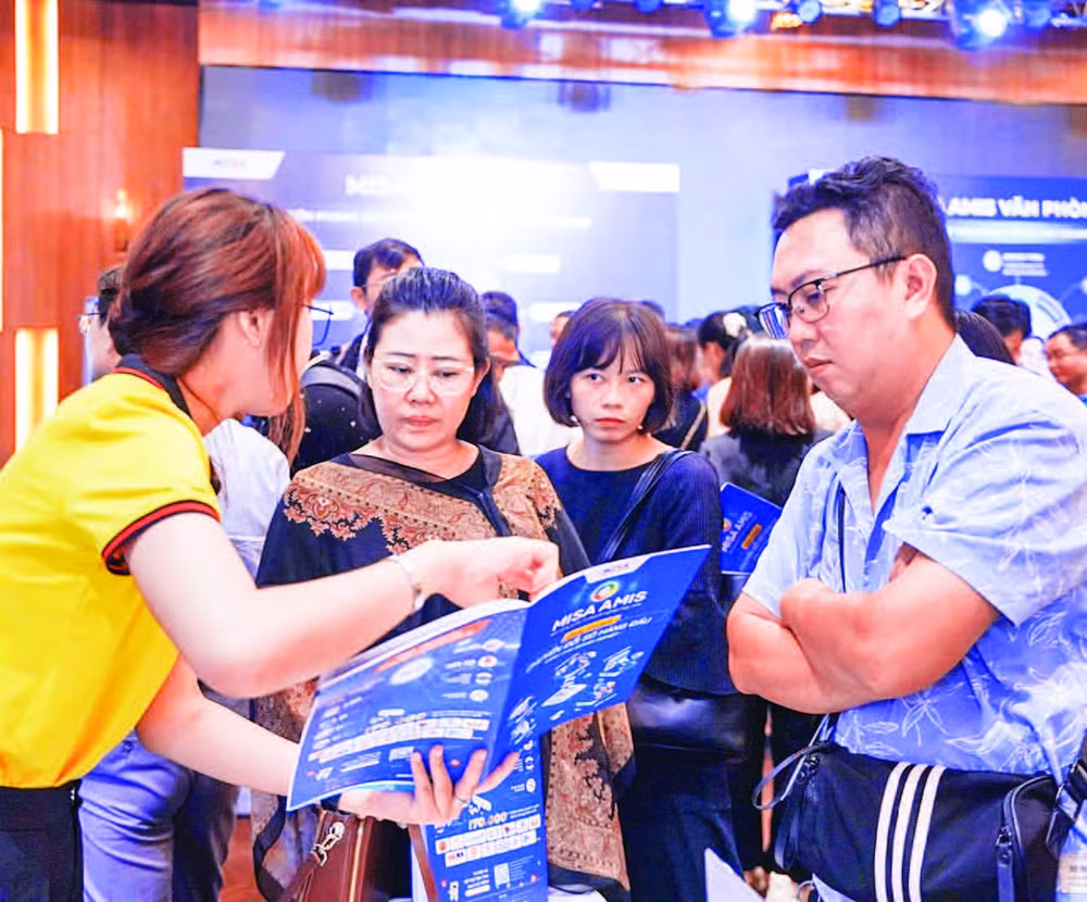 Doanh nghiệp giới thiệu giải pháp ứng dụng AI trong quản lý, điều hành sản xuất, kinh doanh.