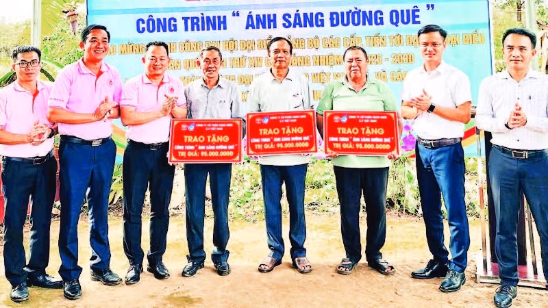 Xã Đắk Nhau, tỉnh Đồng Nai vận động xã hội hóa xây dựng công trình "Ánh sáng đường quê".