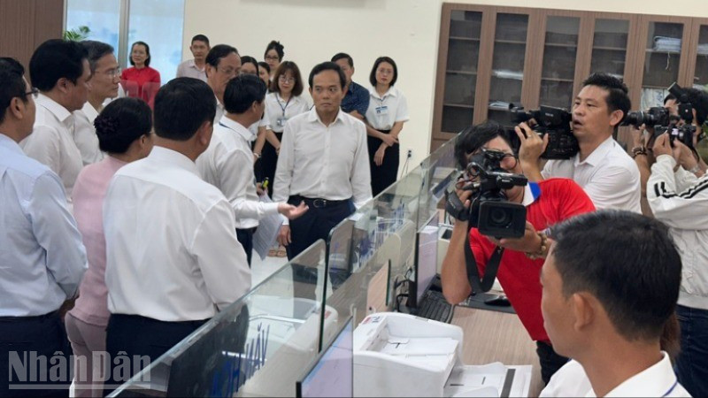Đoàn công tác kiểm tra công tác vận hành thử nghiệm mô hình mới tại trung tâm hành chính công của phường Phan Rang ndo_bl_img-2034-9159.jpg