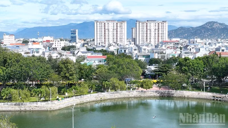Một góc trung tâm phường Phan Rang (Khánh Hòa) được đầu tư hạ tầng đồng bộ. (Ảnh: NGUYỄN TRUNG)