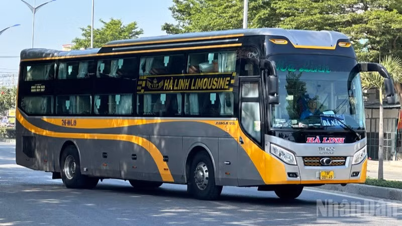 Với mục tiêu “chở đủ, chở an toàn, phục vụ văn minh”, hệ thống giao thông vận tải tỉnh Khánh Hòa đã tạo được niềm tin và ấn tượng tốt đối với hành khách đi lại trong kỳ nghỉ lễ. (Ảnh: NGUYỄN TRUNG)