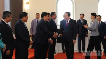 Chủ tịch Quốc hội Trần Thanh Mẫn chúc mừng đại biểu tham dự Hội nghị.