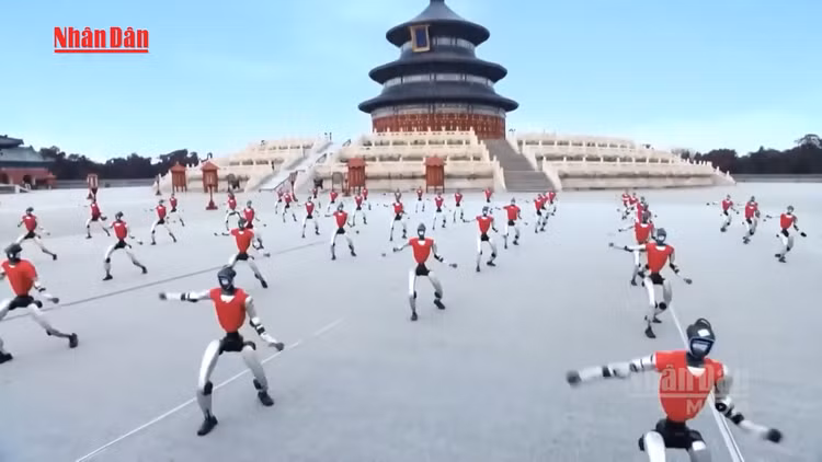 [Video] Robot Trung Quốc phô diễn võ thuật tại khu di tích Thiên Đàn 