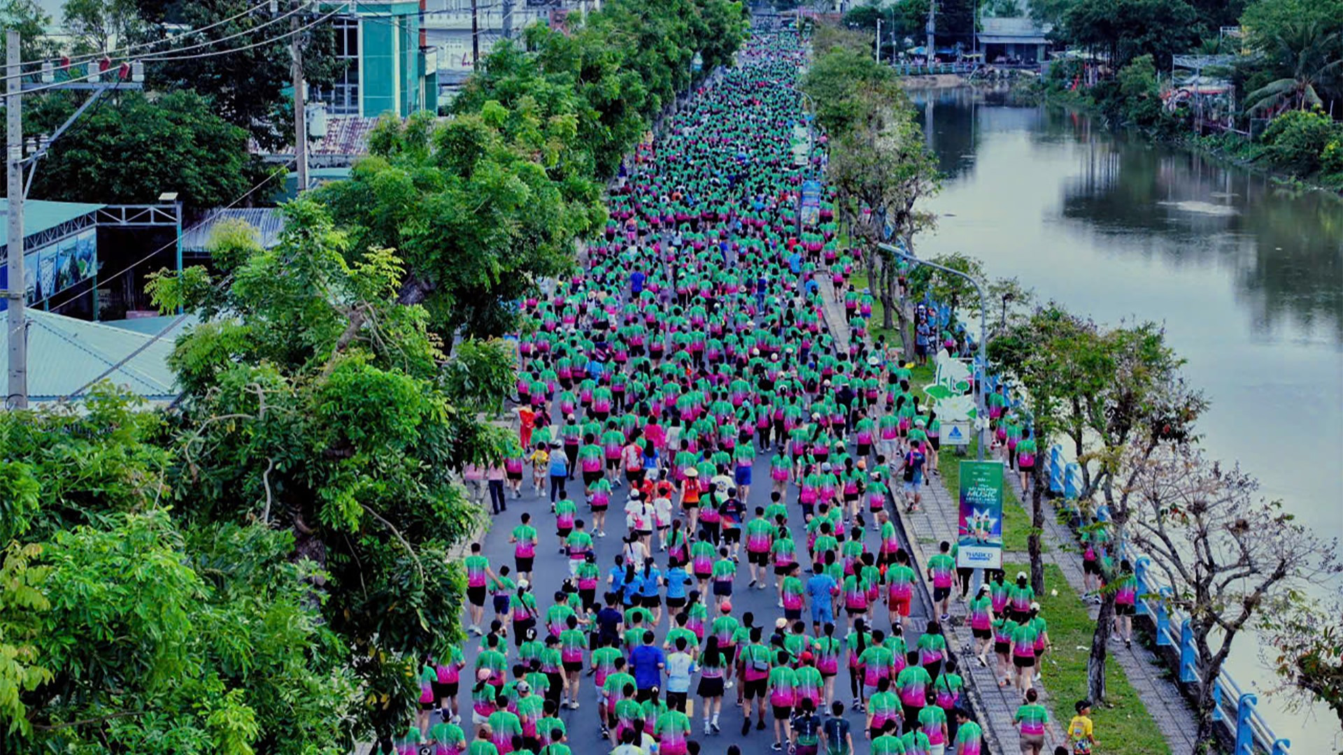 Hàng nghìn vận động viên tham gia Giải VPBank Đất sen hồng Music Marathon 2025. chinhthuc8.jpg