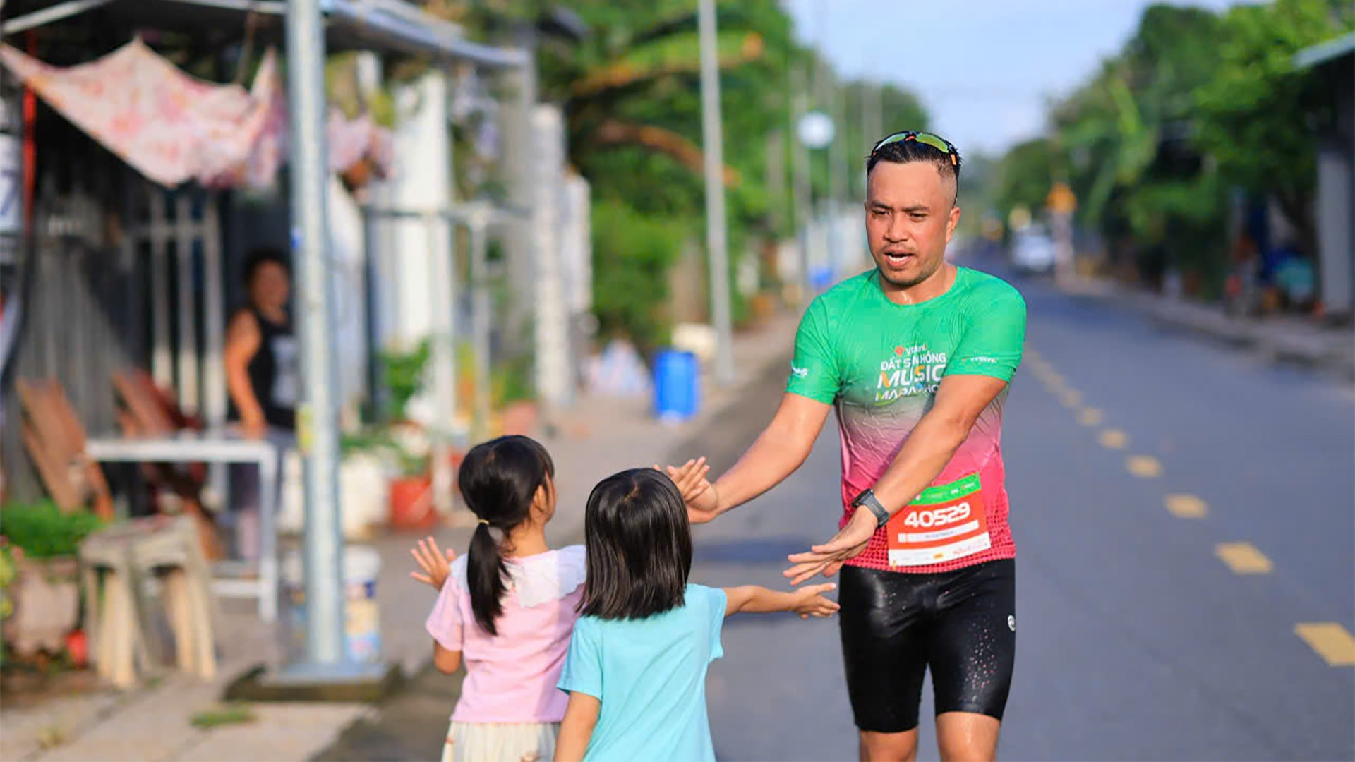 VPBank Đất Sen hồng Music Marathon 2025 mang đến lễ hội sôi động với nhiều hình ảnh và kỷ niệm đẹp. chinhthuc7.jpg