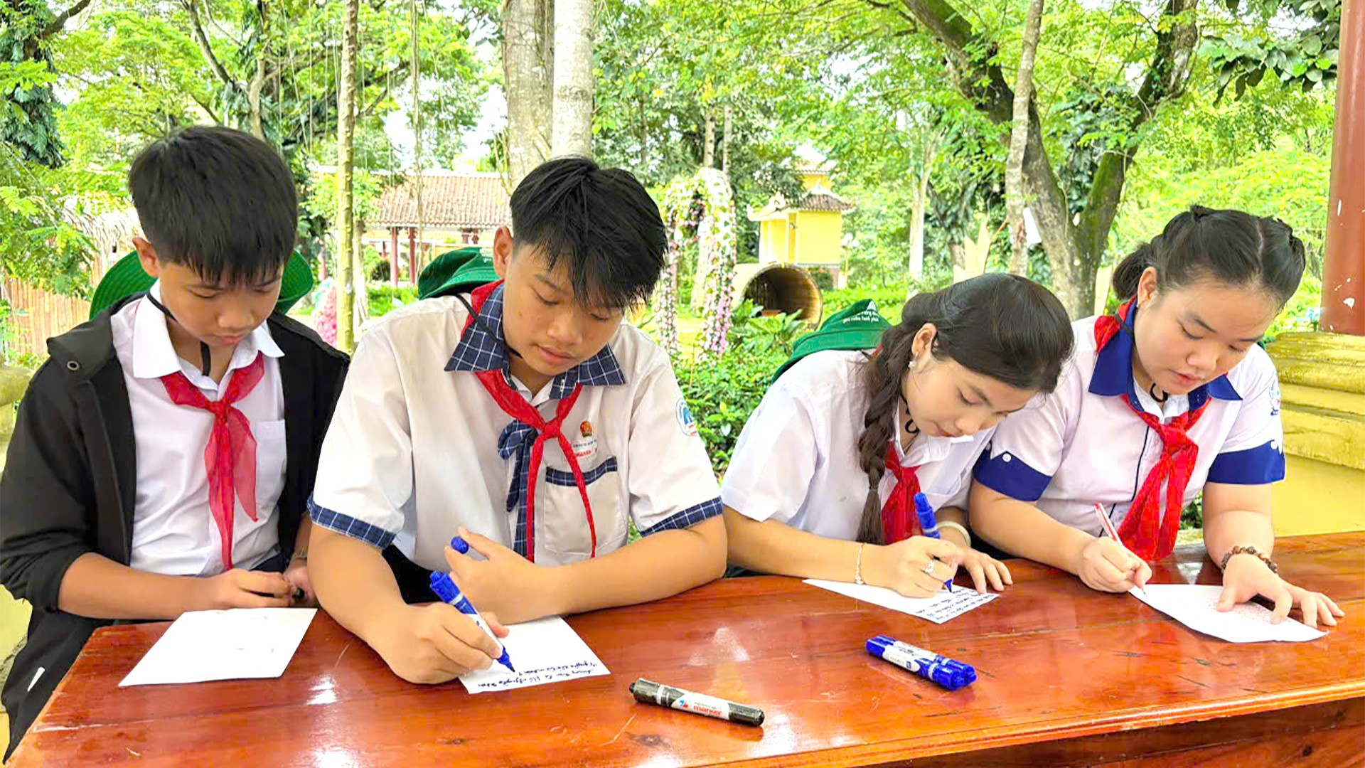 Viết thư gửi tri ân tiền nhân. tndt3.jpg
