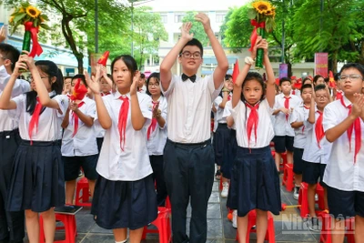 Học sinh Trường trung học cơ sở Hoàng Hoa Thám, Hà Nội, trong lễ khai giảng năm học mới. (Ảnh minh họa: THÀNH ĐẠT)