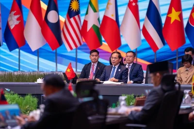 Phó Thủ tướng, Bộ trưởng Ngoại giao Bùi Thanh Sơn đồng chủ trì Hội nghị Bộ trưởng Ngoại giao ASEAN-Anh. (Ảnh: Báo Thế giới và Việt Nam)