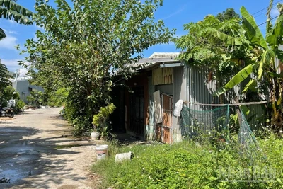 Hiện trạng nhà dân khu vực Khe Cạn. (Ảnh: ANH ĐÀO)