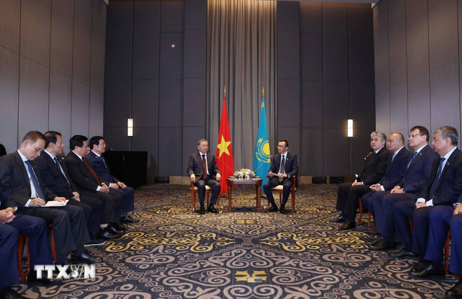Tổng Bí thư Tô Lâm hội kiến Chủ tịch Thượng viện Kazakhstan Maulen Ashimbayev. (Ảnh: Thống Nhất/TTXVN)