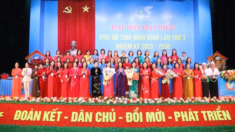 Kỳ Đại hội đầu tiên của Hội Liên hiệp Phụ nữ tỉnh Ninh Bình mới.