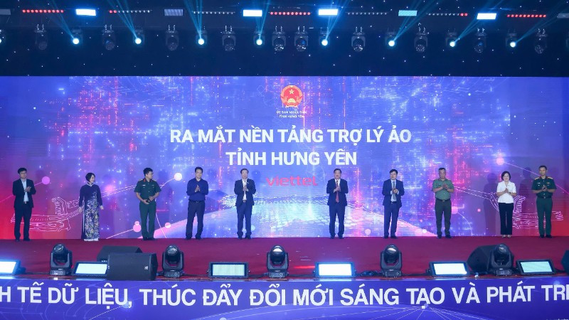 Ra mắt và thí điểm ứng dụng trợ lý ảo cán bộ công chức tỉnh Hưng Yên - hệ thống do Viettel AI phát triển. (Ảnh: QUỲNH TRANG)
