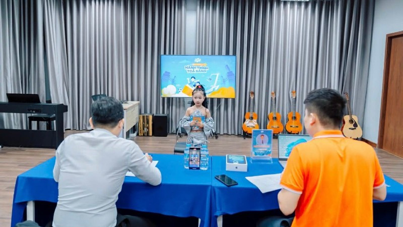 Học bổng “Hành trình tỏa sáng” mang đến các suất học bổng đa dạng.