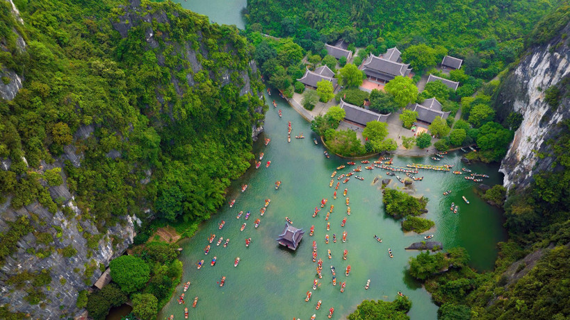 Toàn cảnh lễ hội Tràng An nhìn từ trên cao. (Ảnh: Sở Du lịch Ninh Bình)