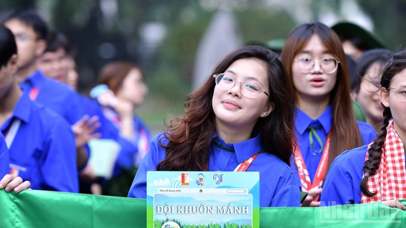 Sinh viên tình nguyện Thủ đô có mặt tại Lễ xuất quân Chiến dịch "Mùa hè xanh" năm 2025. 