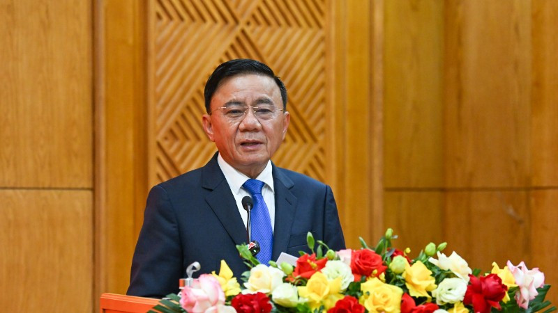 Thường trực Ban Bí thư Trần Cẩm Tú ký ban hành Kết luận số 228-KL/TW ngày 31/12/2025. (Ảnh: DUY LINH)