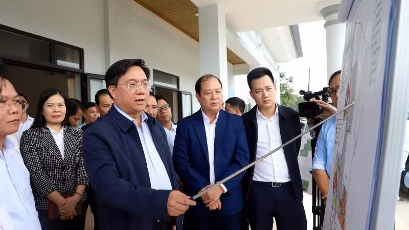 Chủ tịch Ủy ban nhân dân tỉnh Phú Thọ Trần Duy Đông kiểm tra việc thực hiện dự án Khu công nghiệp Đoan Hùng.