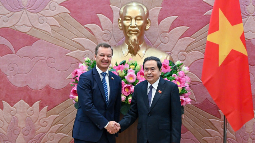 Chủ tịch Quốc hội Trần Thanh Mẫn tiếp Phó Chủ tịch Thứ nhất Hội đồng Liên bang Quốc hội Liên bang Nga, Chủ tịch Nhóm Hợp tác với Việt Nam của Hội đồng Liên bang A.V. Yatskin nhân chuyến thăm làm việc tại Việt Nam từ 29/11 đến 5/12. (Ảnh: DUY LINH)