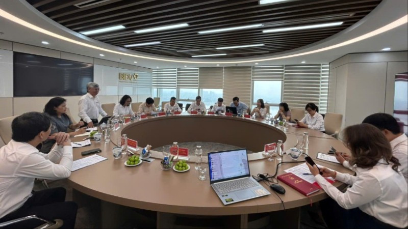 Các thành viên Tổ thẩm định đánh giá cao chất lượng tác phẩm được tuyển chọn tham gia cuộc thi năm nay.
