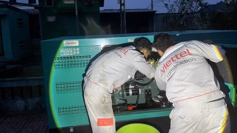 Nhờ sự ứng cứu liên tục và kịp thời, địa bàn chịu ảnh hưởng nặng của bão Bualoi là tỉnh Ninh Bình đã được khôi phục tín hiệu viễn thông hoàn toàn. (Ảnh: Đức Thọ)