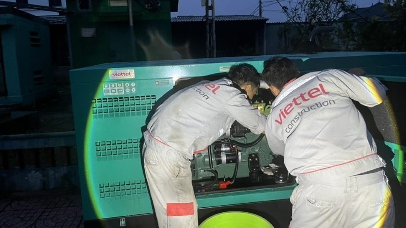 Nhờ sự ứng cứu liên tục và kịp thời, địa bàn chịu ảnh hưởng nặng của bão Bualoi là tỉnh Ninh Bình đã được khôi phục tín hiệu viễn thông hoàn toàn. (Ảnh: Đức Thọ)