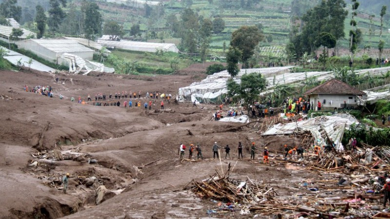 Hiện trường vụ lở đất tại Tây Bandung, tỉnh Tây Java, Indonesia, ngày 24/1/2026. (Ảnh: THX/TTXVN)