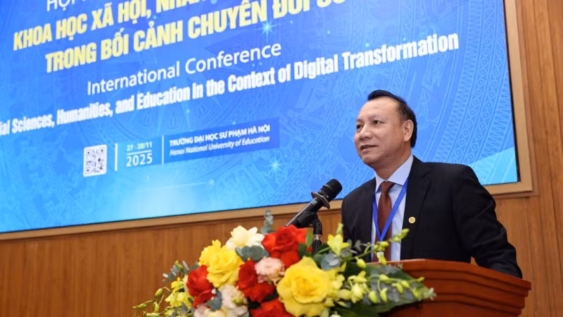 Phó Giáo sư, Tiến sĩ Nguyễn Đức Sơn - Hiệu trưởng Trường đại học Sư phạm Hà Nội phát biểu tại hội thảo. (Ảnh: THANH TÙNG)