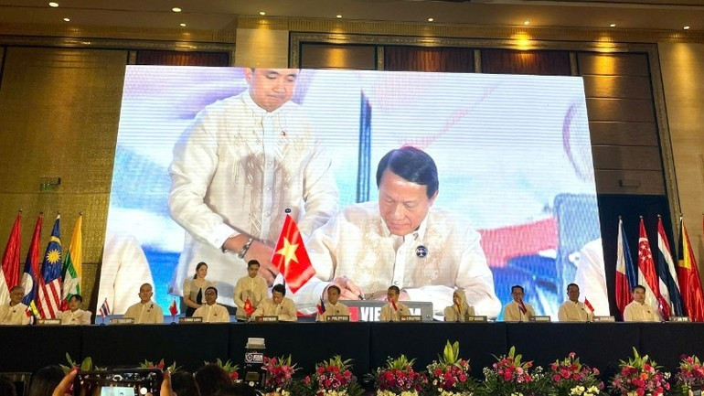 Đại tướng Lương Tam Quang, Ủy viên Bộ Chính trị, Bộ trưởng Công an Việt Nam tại lễ ký kết. 