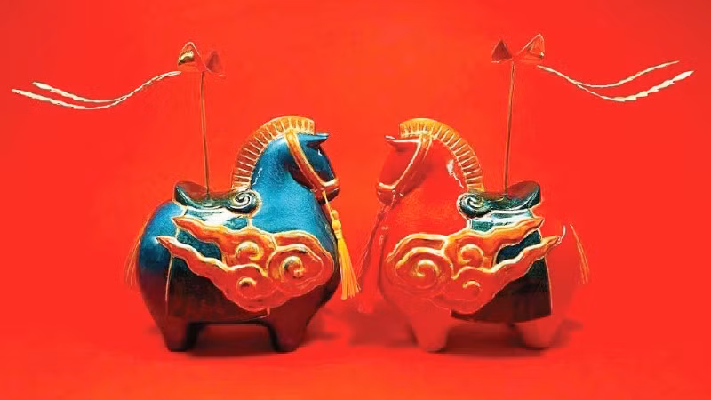 Tác phẩm “Ngựa hoa mai” cõng diều trên lưng chào Xuân 2026.