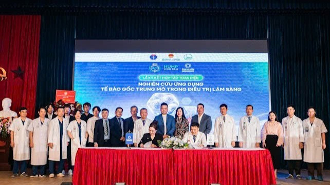 Đại diện hai đơn vị ký kết thỏa thuận hợp tác toàn diện.