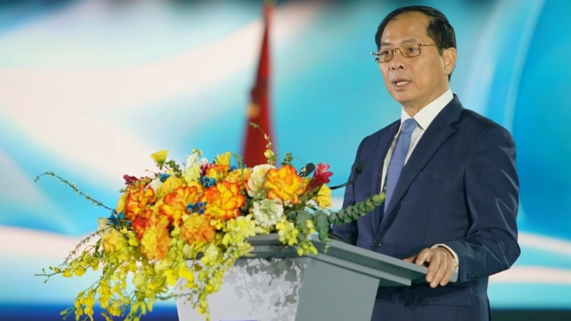 Đồng chí Bùi Thanh Sơn, Phó Thủ tướng Chính phủ phát biểu chỉ đạo tại Lễ kỷ niệm 70 năm Ngày thành lập Tập đoàn Xăng dầu Việt Nam.