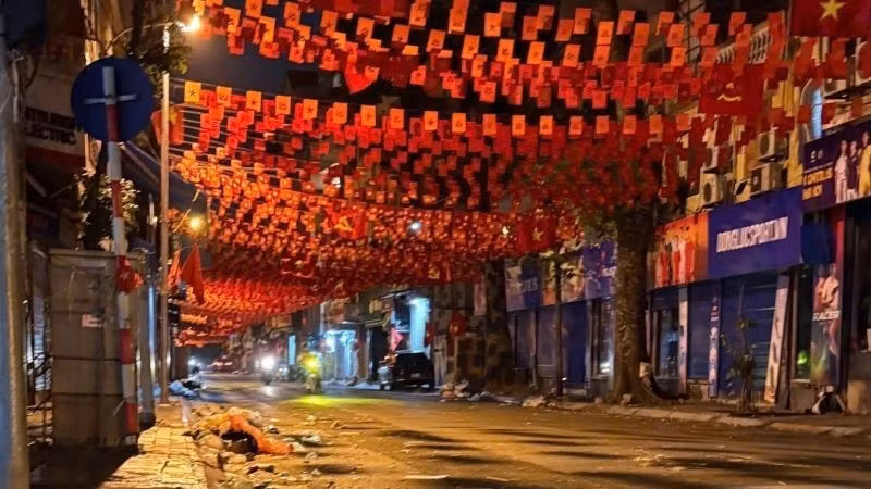 Xả rác sau khi xem tổng hợp luyện tối 24/8. 