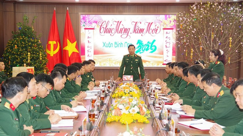 Quang cảnh buổi làm việc, chúc Tết tại Bộ chỉ huy Quân sự tỉnh Thanh Hóa.