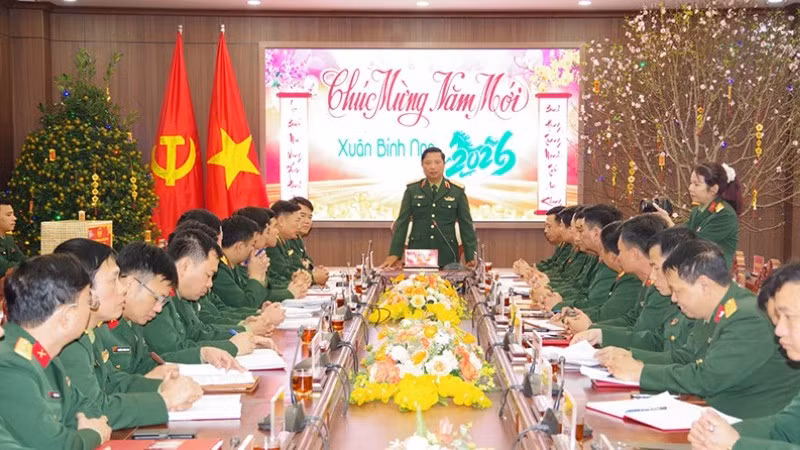 Quang cảnh buổi làm việc, chúc Tết tại Bộ chỉ huy Quân sự tỉnh Thanh Hóa.