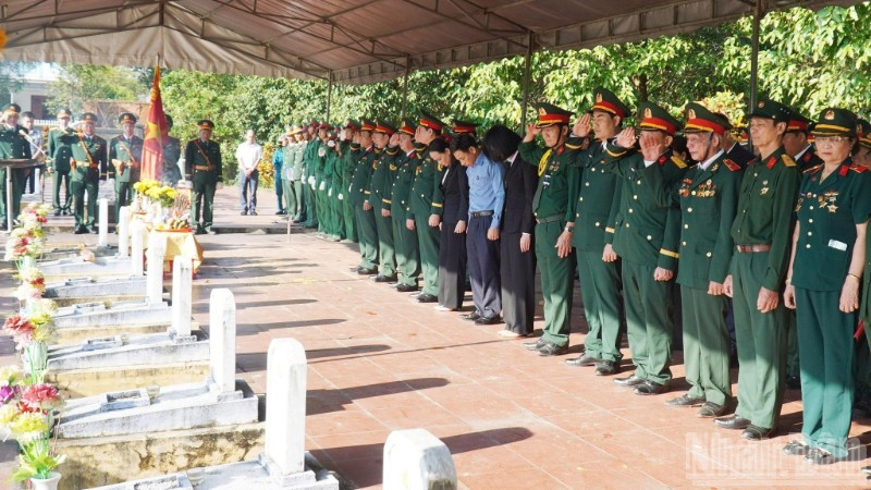 Hài cốt liệt sĩ được an táng tại Nghĩa trang liệt sĩ xã Cam Lộ.