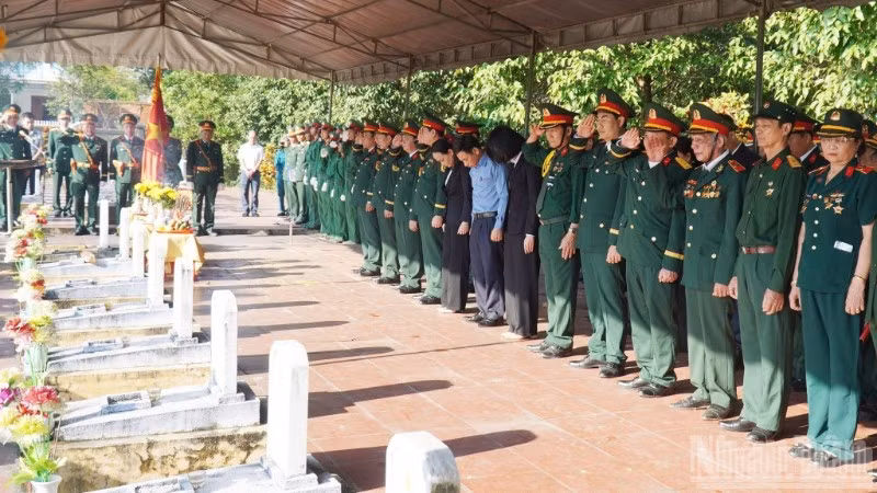 Hài cốt liệt sĩ được an táng tại Nghĩa trang liệt sĩ xã Cam Lộ.
