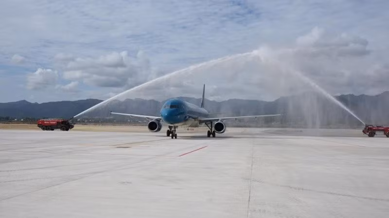 Tàu bay A321 của Vietnam Airlines tại sân bay Điện Biên.