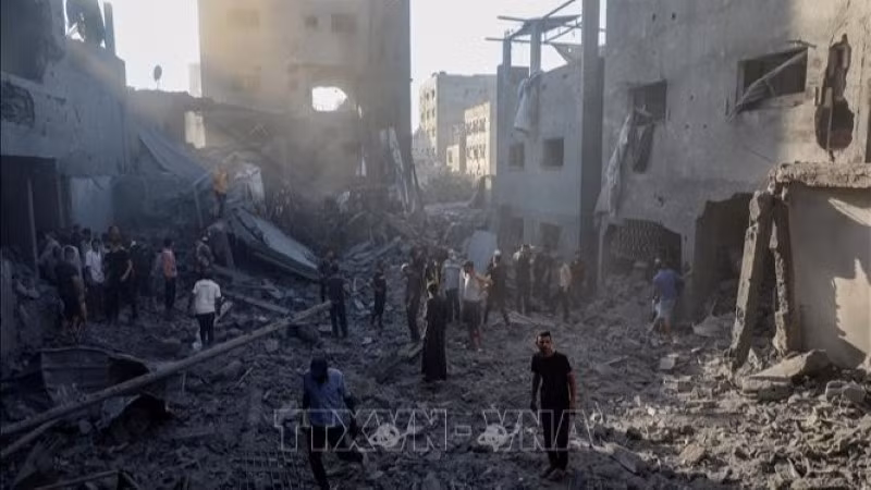 Cảnh tàn phá sau cuộc không kích của Israel tại Gaza. (Ảnh: THX/TTXVN)