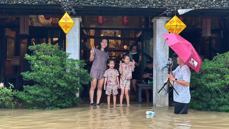 Học sinh toàn thành phố đã được nghỉ học để bảo đảm an toàn. (Ảnh: Nguyên Quý) 996e7f4730d3bd8de4c2-2.jpg