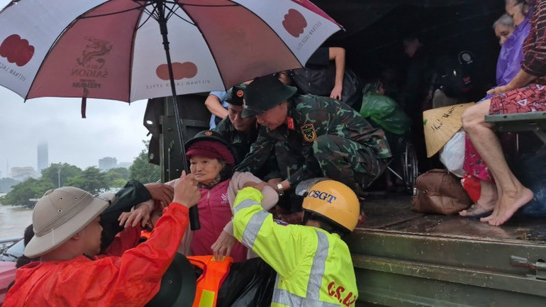Lãnh đạo thành phố yêu cầu ưu tiên bảo vệ nhóm đối tượng dễ bị tổn thương. img-04-1-2.jpg