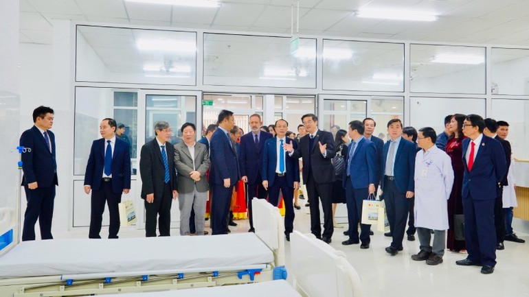 សាកលវិទ្យាល័យវេជ្ជសាស្ត្រ និងឱសថសាស្រ្ត សាកលវិទ្យាល័យ Hue អនុវត្តតាមគំរូសាលា-មន្ទីរពេទ្យថ្នាក់ជាតិ សំដៅសម្រេចបានស្តង់ដារអន្តរជាតិ។ dsc5888-2.jpg