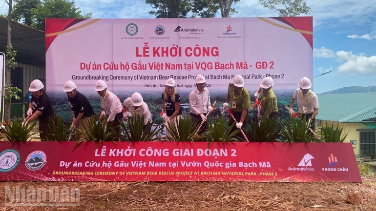 Đại diện lãnh đạo bộ, ngành, địa phương cùng Tổ chức vùng khởi công dự án. ndo_bl_50b7f059b4ab3ff566ba-2.jpg
