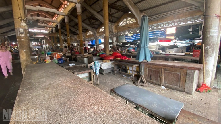 Hơn 50% hộ kinh doanh thịt lợn ở chợ Tây Lộc đã tạm nghỉ bán hơn một tháng nay. ndo_bl_aa-thit-lon-tay-lol-2.jpg
