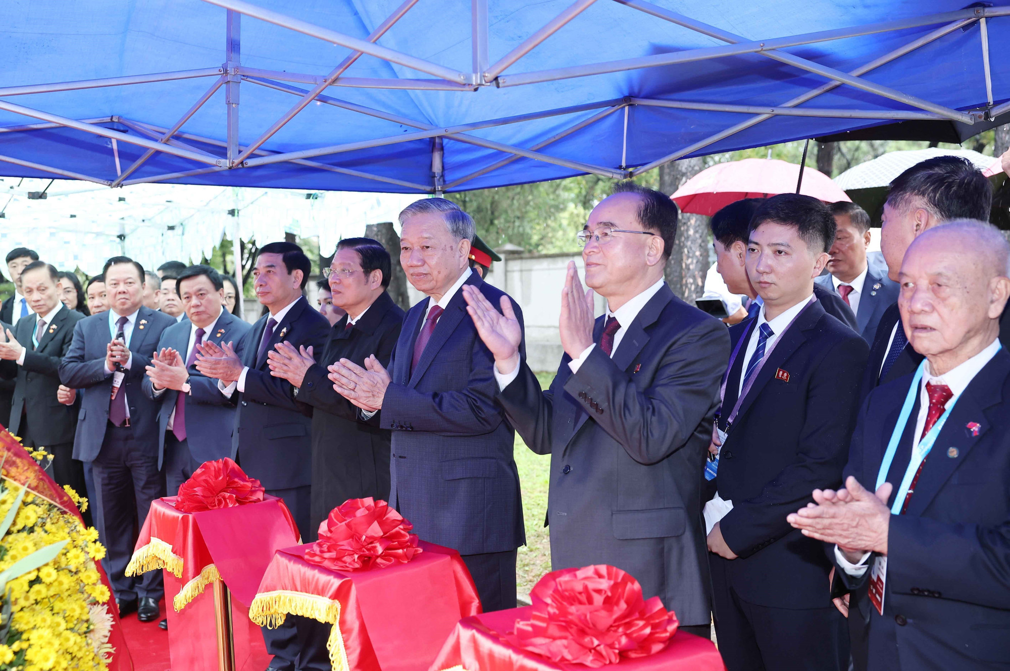 vna-potal-tong-bi-thu-to-lam-du-le-khanh-thanh-tuong-dai-chu-tich-ho-chi-minh-tai-binh-nhuong-8329748.jpg