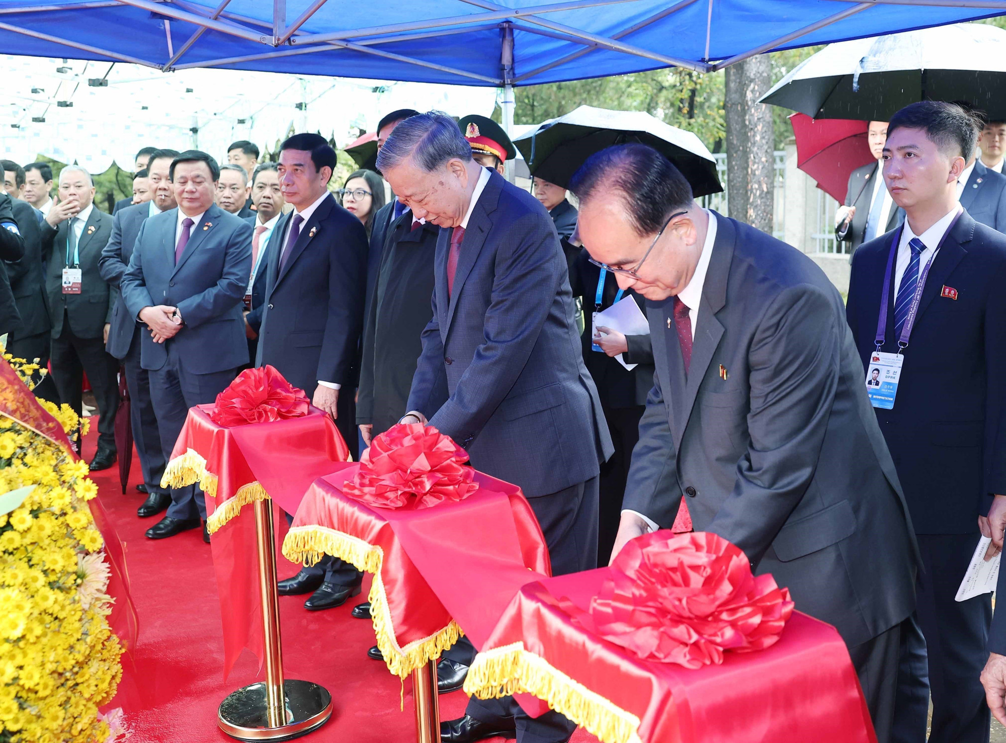 vna-potal-tong-bi-thu-to-lam-du-le-khanh-thanh-tuong-dai-chu-tich-ho-chi-minh-tai-binh-nhuong-8329751.jpg