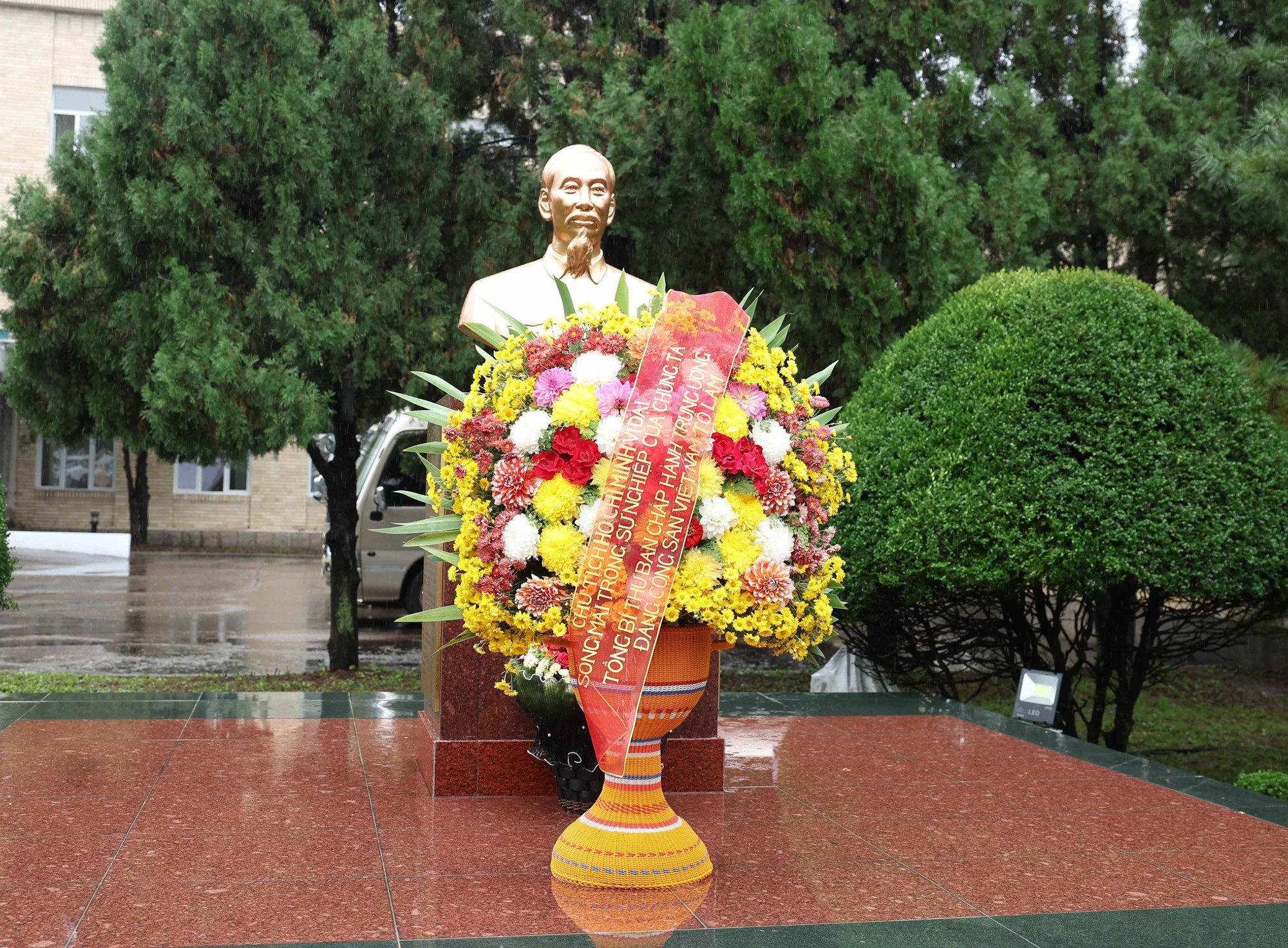 vna-potal-tong-bi-thu-to-lam-du-le-khanh-thanh-tuong-dai-chu-tich-ho-chi-minh-tai-binh-nhuong-8329756.jpg